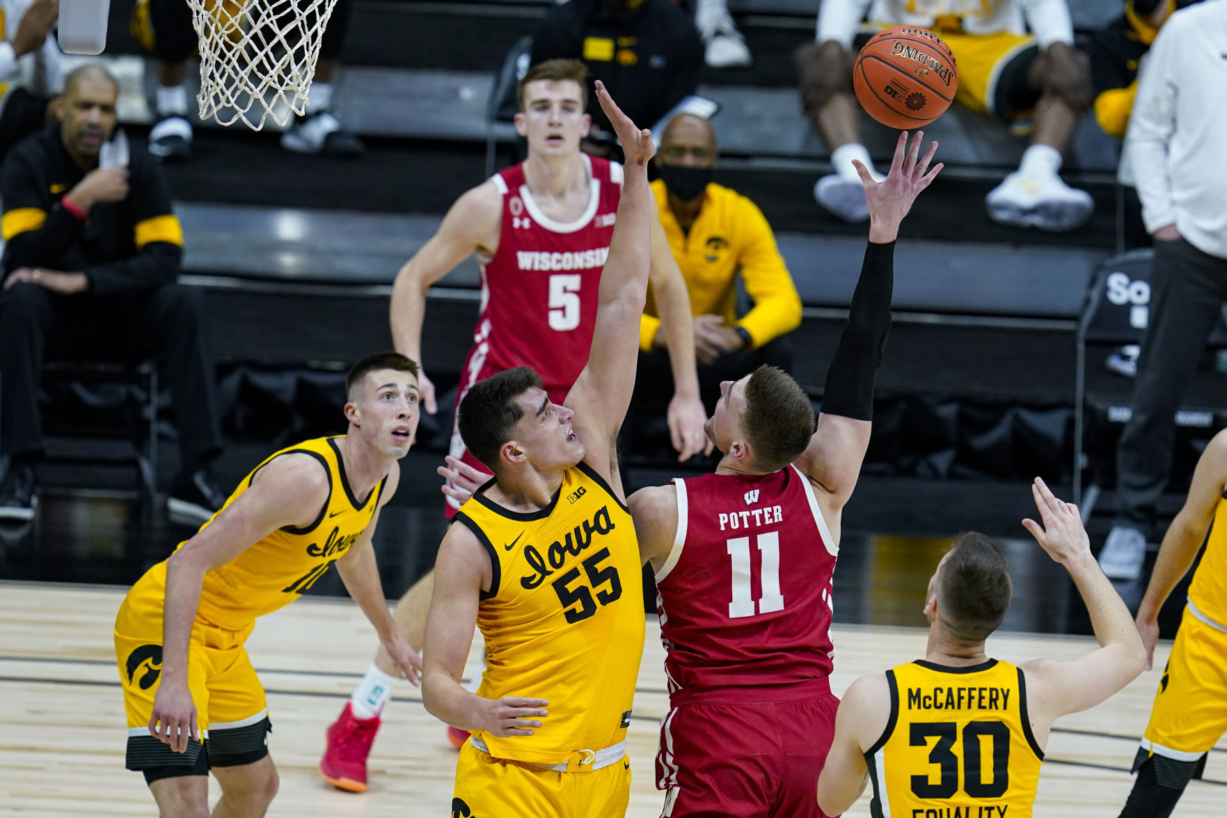 B10 Wisconsin Iowa Basketball